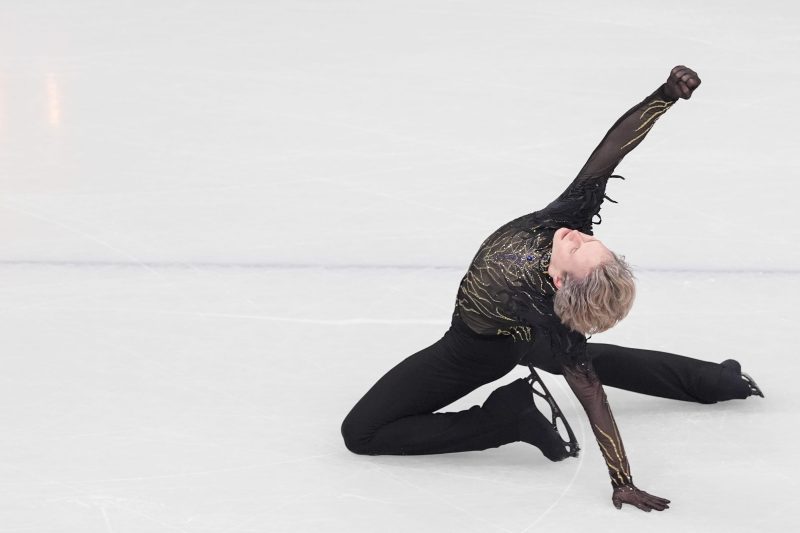 Olympics figure skating live updates: Ilia Malinin skates for gold