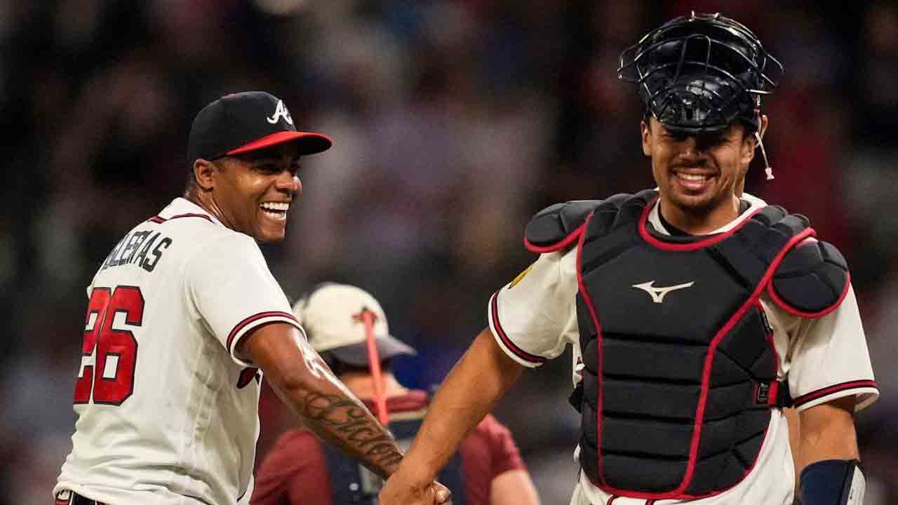 Braves down Cubs to become first team to 30 wins