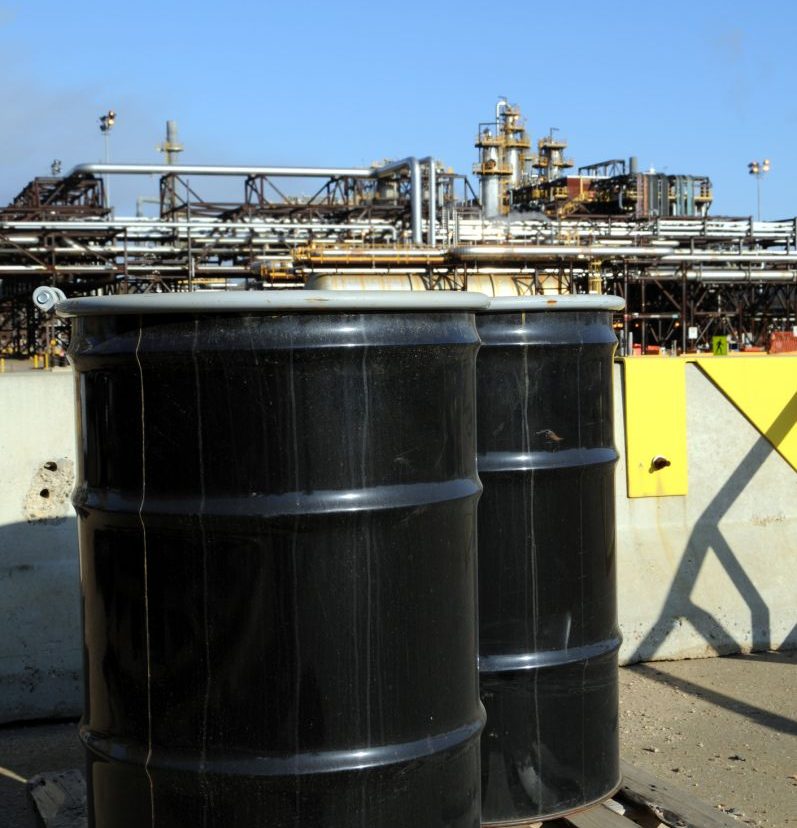 Crude Oil Prices Erase Early Gains as the Dollar Strengthens
