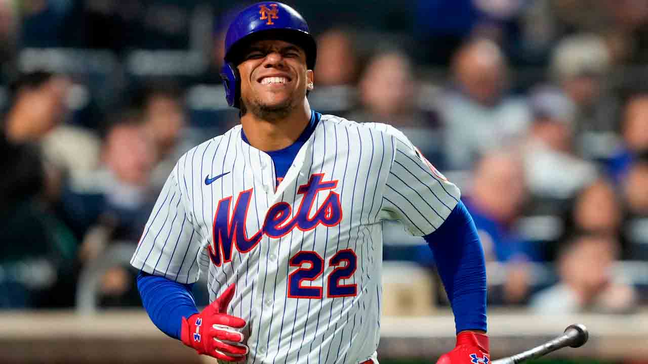 Mets’ Juan Soto leaves game after fouling ball off right foot, X-rays negative