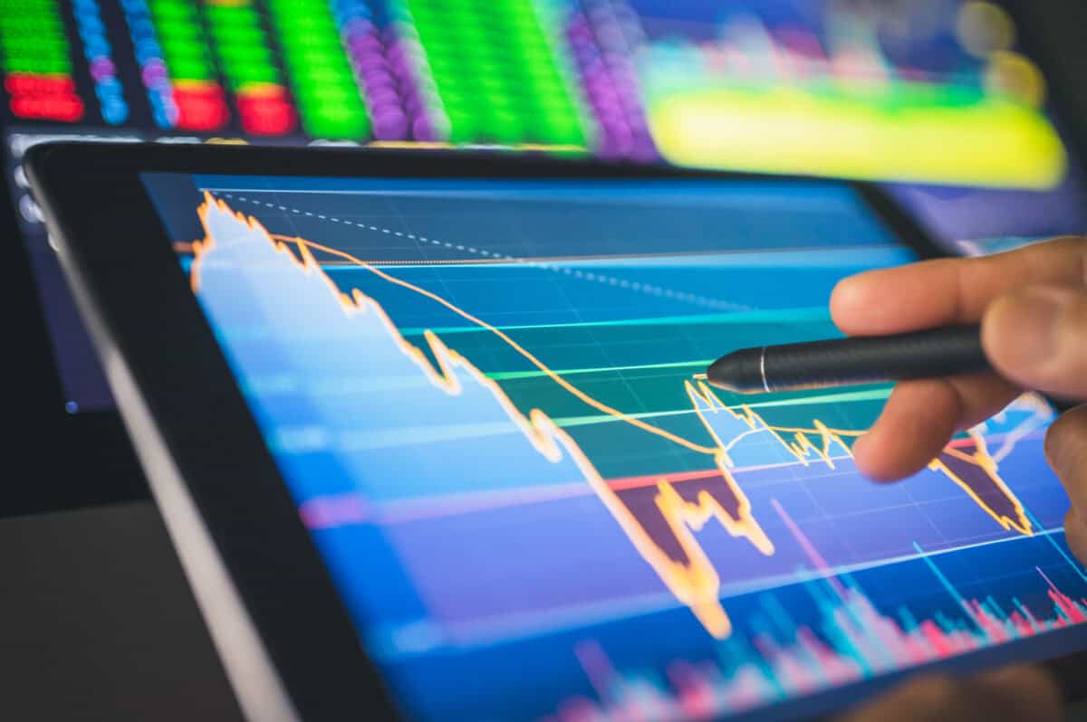 2 Dividend Blue-Chip Giants Looking Ideal After a Recent Pullback