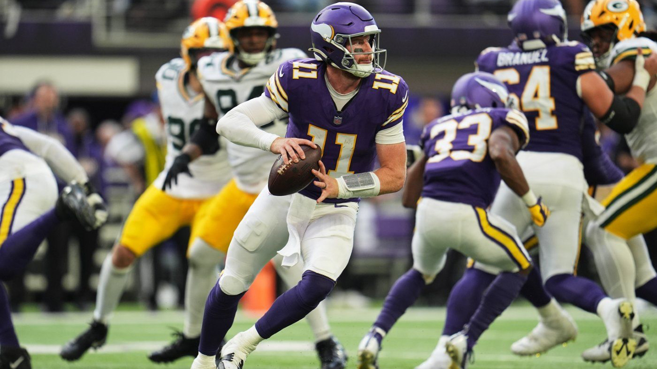 Vikings beat rival Packers as Wentz replaces injured Murray