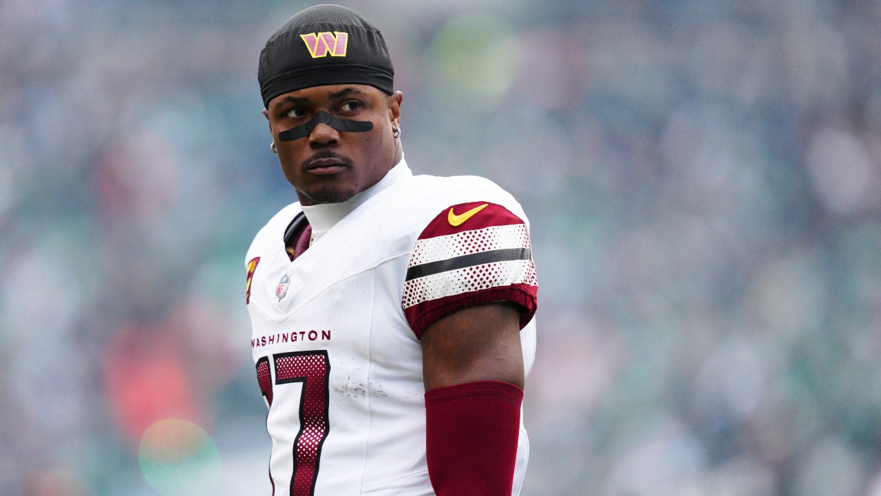 Commanders WR Terry McLaurin carted off after knee injury vs. 49ers
