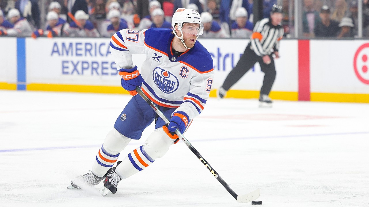 Oilers’ McDavid sets NHL record with 13-game season-opening assist streak